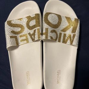 Brand New Never Worn Michael Kors Embellished Slides White with Gold Logo Size 8